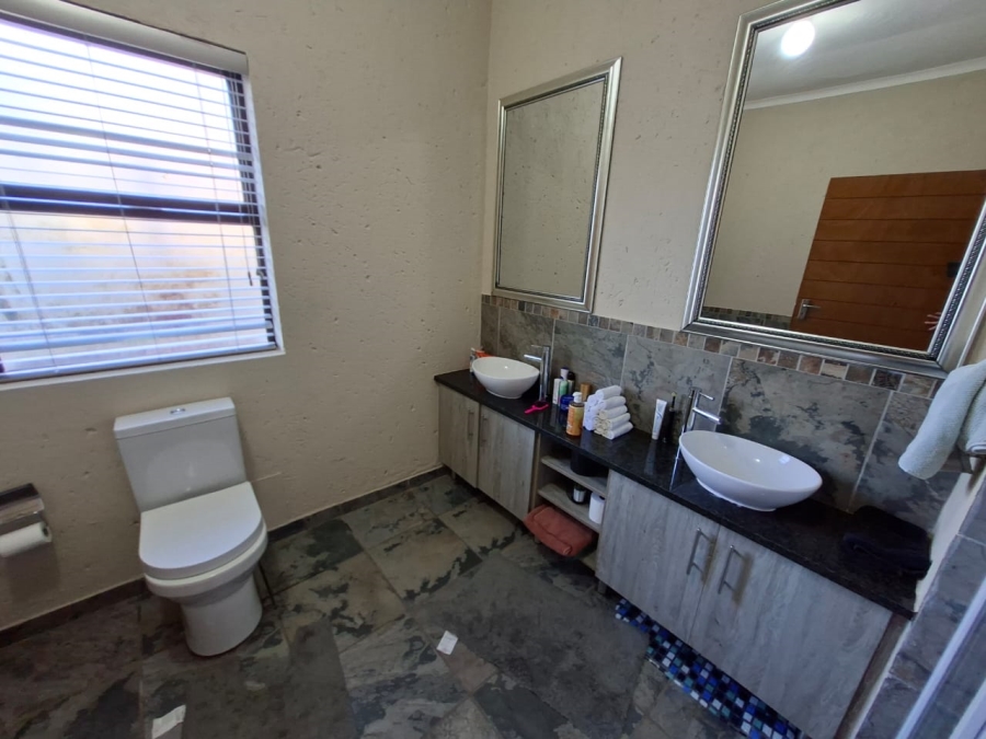 3 Bedroom Property for Sale in Buffelspoort Eco Estate North West